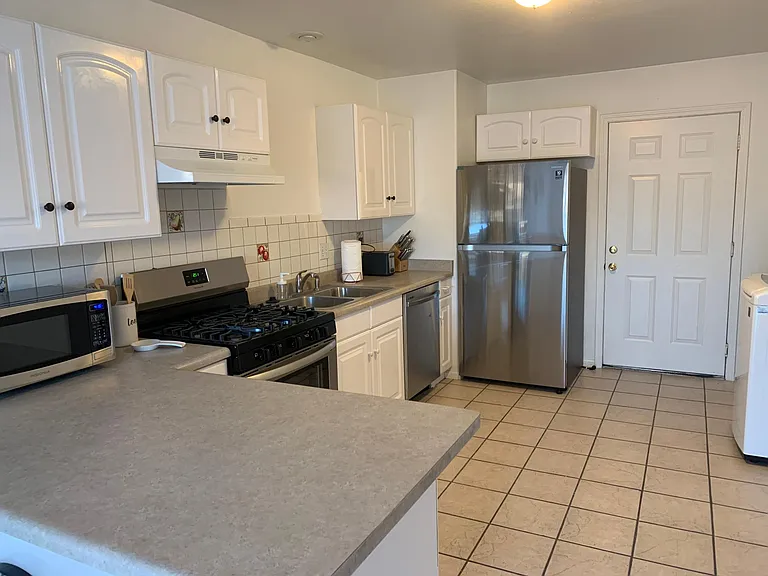 221 W Harmony Dr — Photo 6