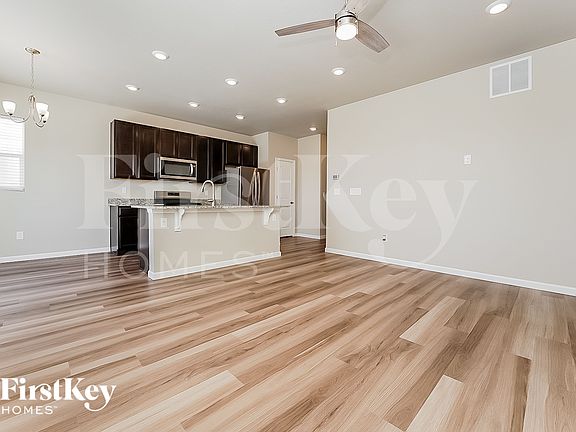 5th image of 1902 Villageview Ln