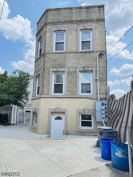1st image of 233 Malvern St