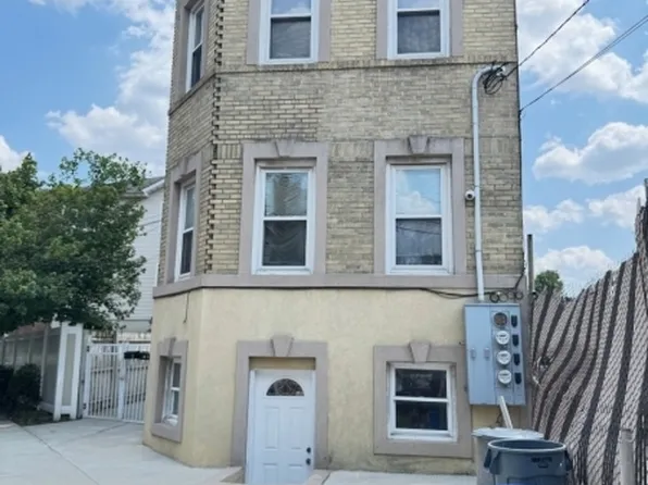 233 Malvern St, Newark City, NJ 07105