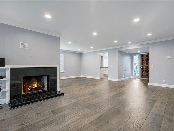 4th image of 8455 Traminer Ct