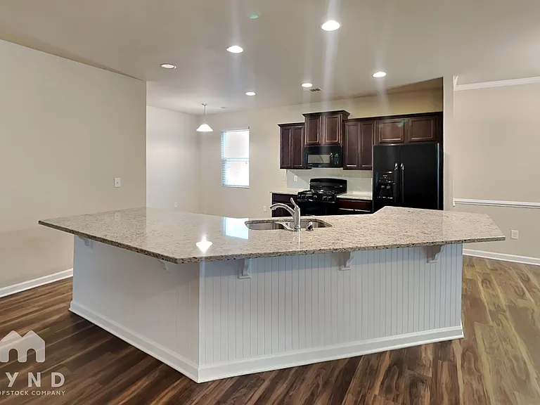 116 Laurelcrest Ln — Photo 5