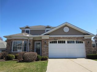 25 Somerset Dr, Rocky River, OH