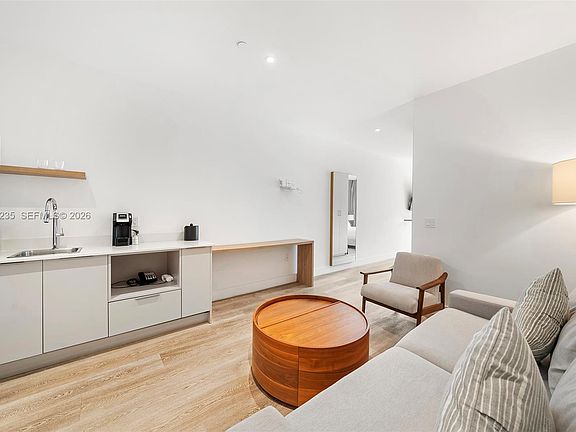 5th image of 229 SW 9th St #208