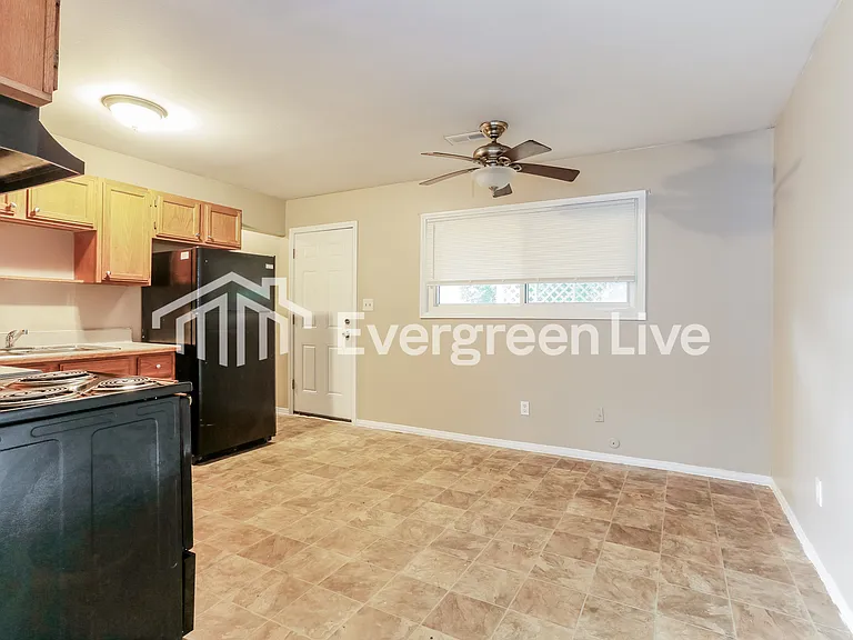 5304 Mapleridge Dr — Photo 4