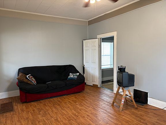 3rd image of 710 Mulberry St