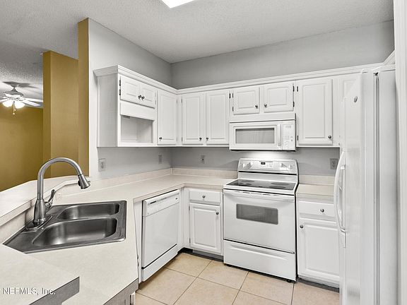 5th image of 10000 Gate Pkwy #2213
