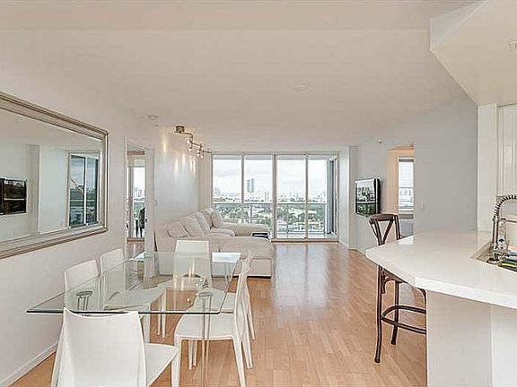 3rd image of 1800 Sunset Harbour Dr #1503
