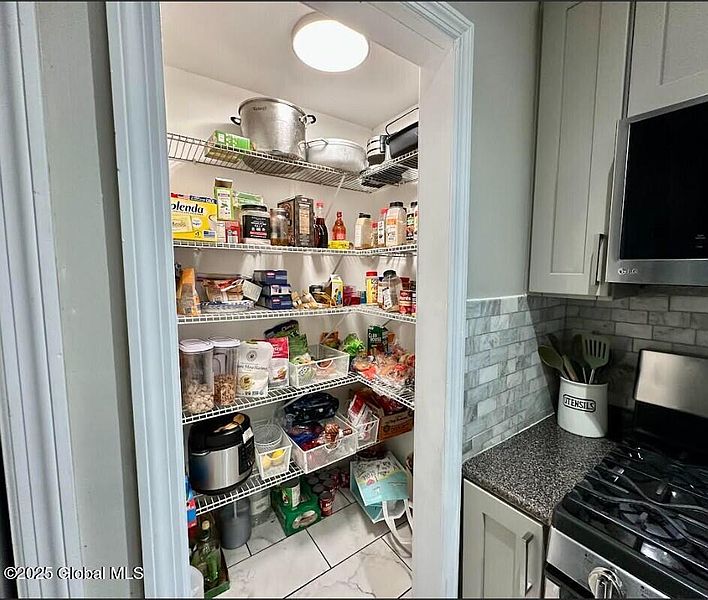 5th image of 2732 Maida Lane