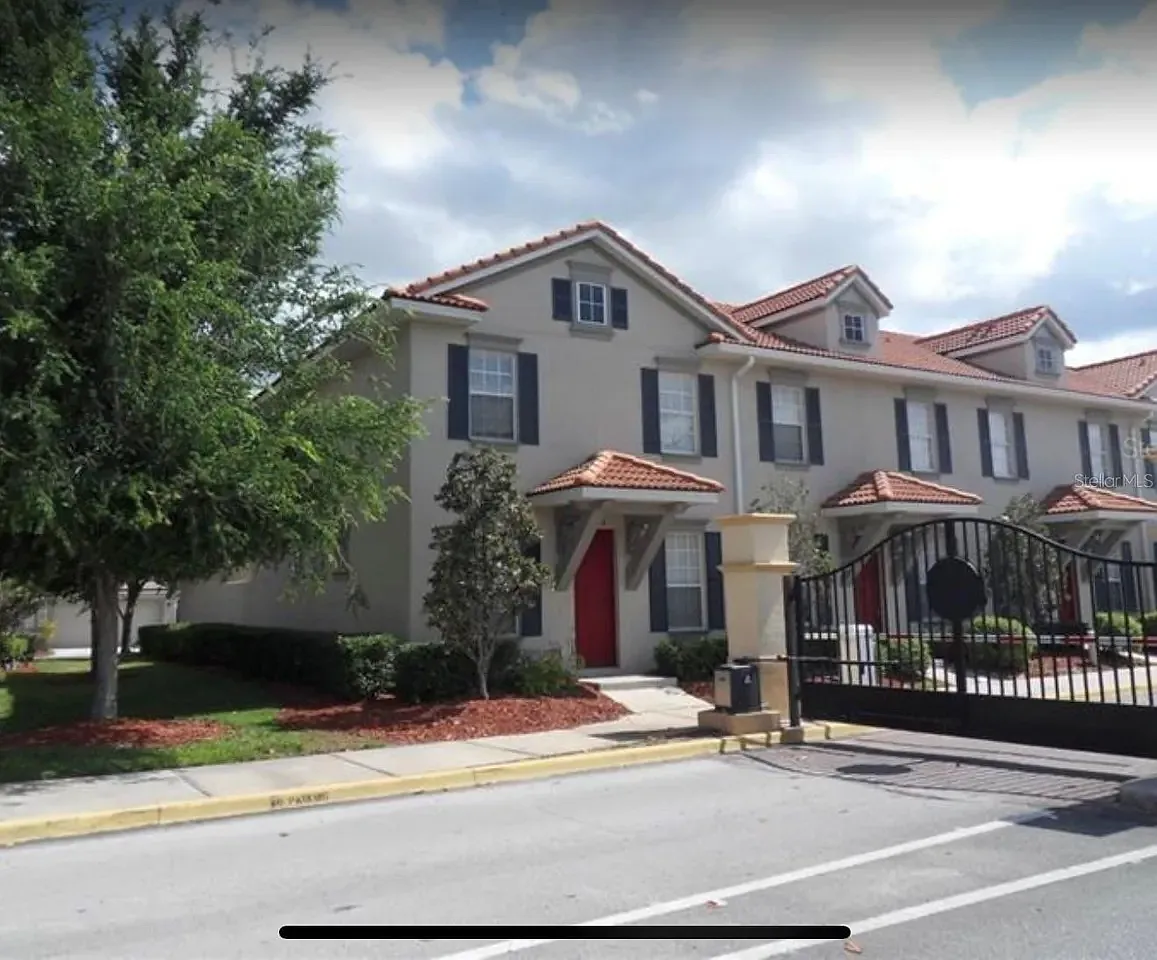 4 bed, 2.5 bath, 1540 sqft, $900 — Photo 2