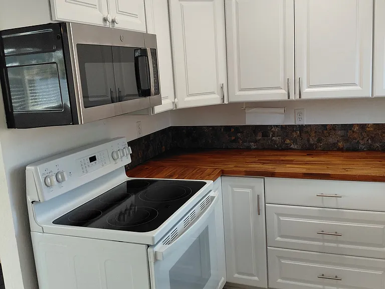 411 SW Westholm Ave — Photo 28