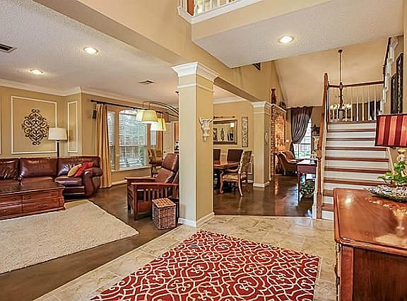 3rd image of 1307 Edgewood Ct