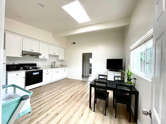 3rd image of 933 Radway Ave