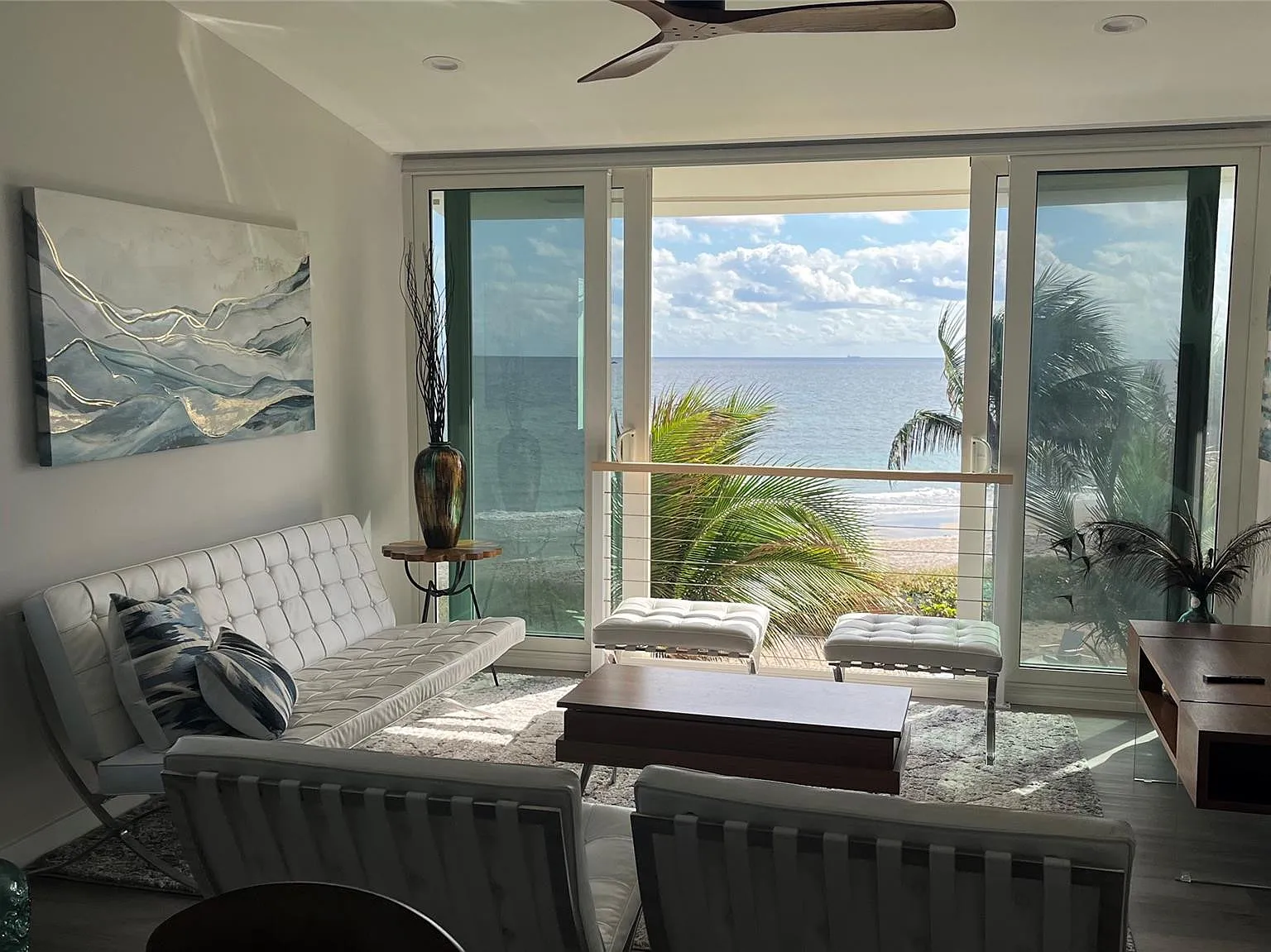 2 bed, 2.0 bath, 1000 sqft, $5,500 — Photo 2