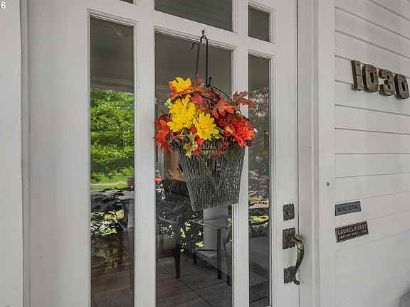 4th image of 1030 NE Floral Pl