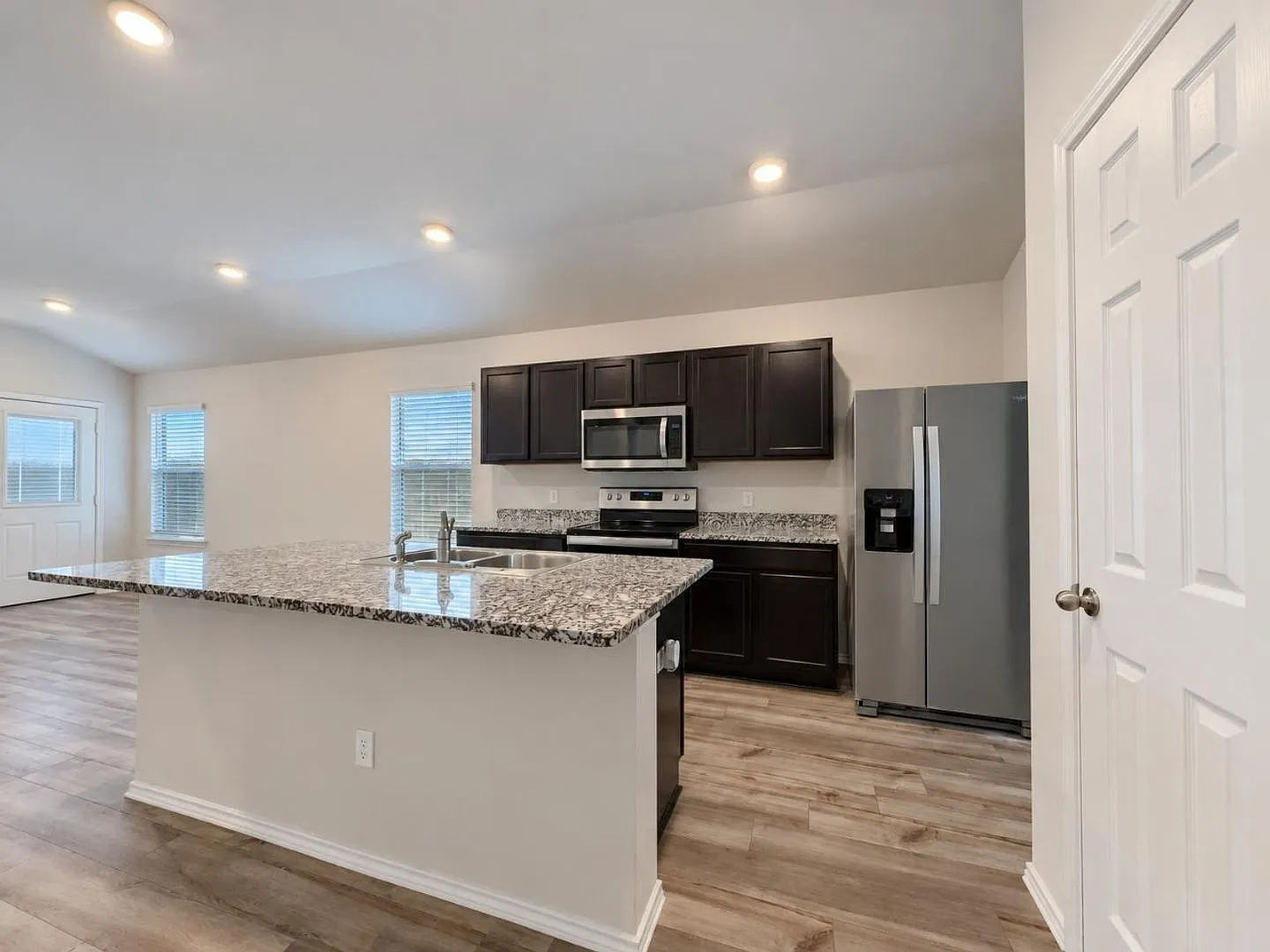 Beautiful 3 Bedroom/2 Bathroom Home in Troy! — Photo 2