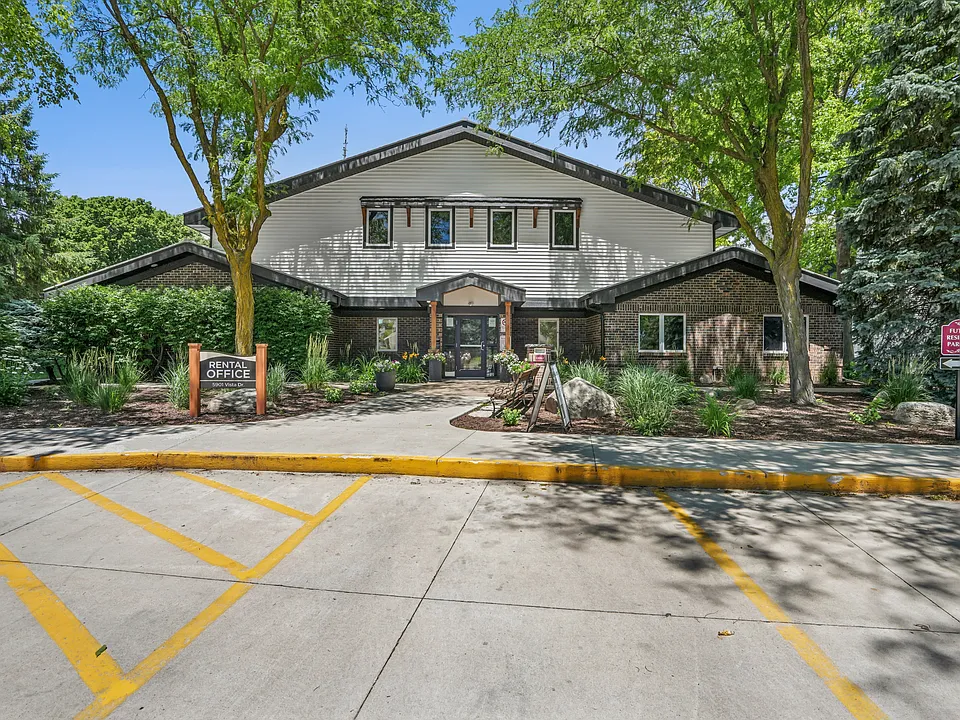 Sun Prairie & Vista Court