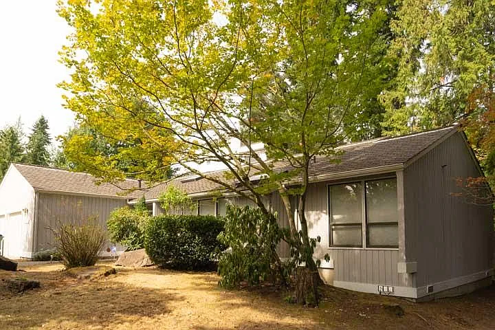 4 bed, 2.5 bath, 2180 sqft, $4,200 — Photo 3