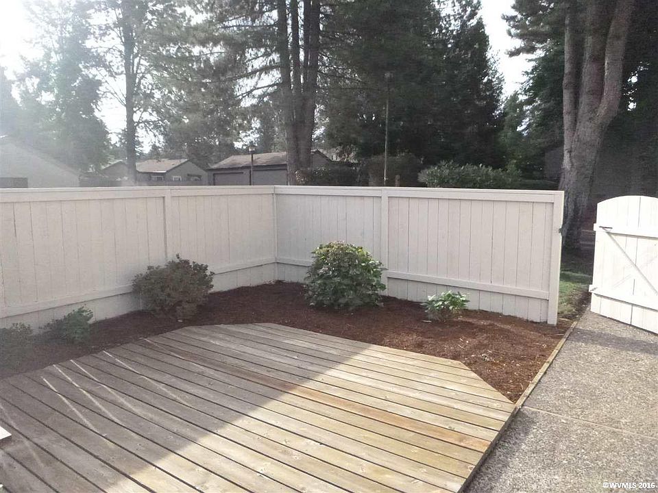 2nd image of 6520 Huntington Cir SE