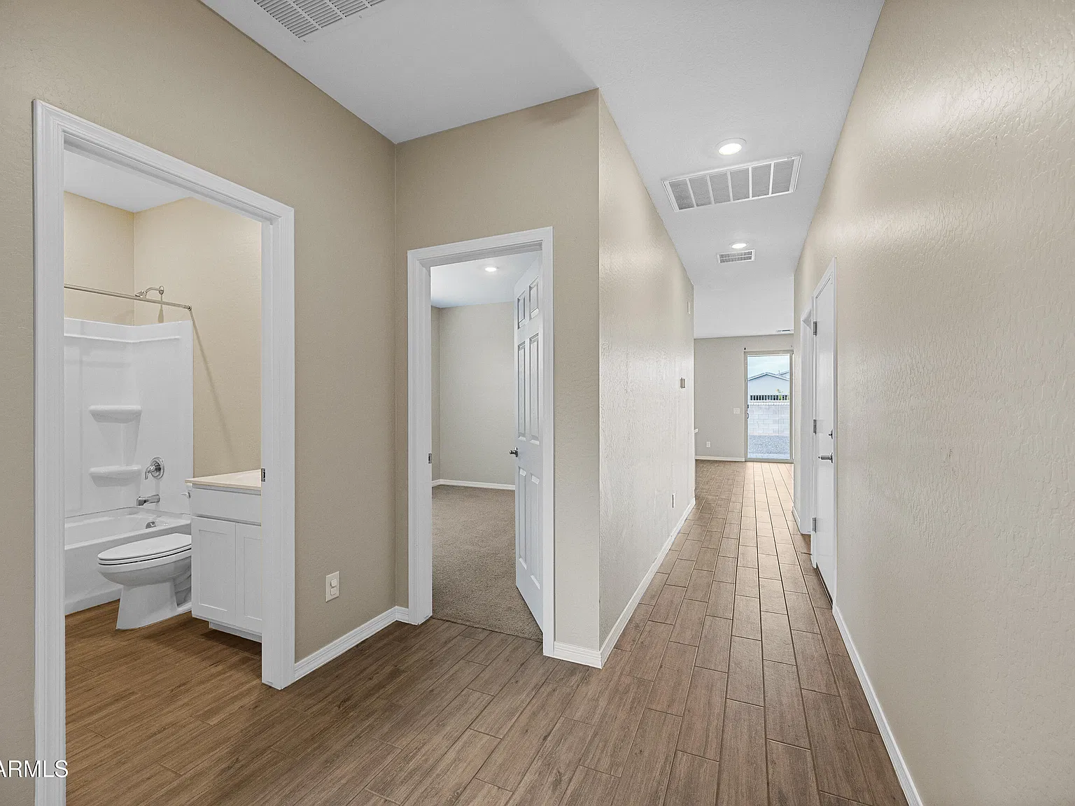 3 bed, 2.0 bath, 1381 sqft, $1,995 — Photo 3