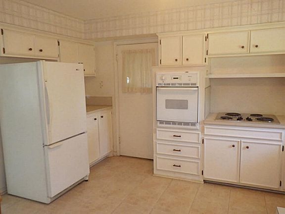5th image of 527 Pittman St