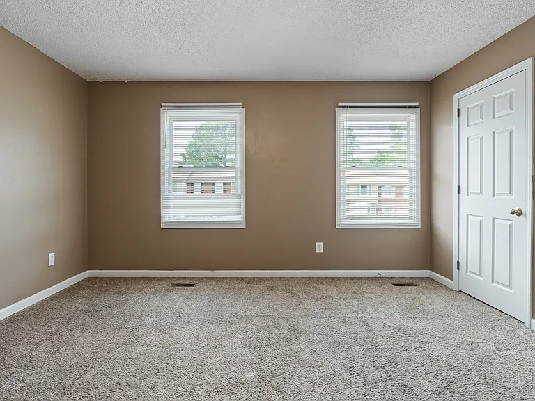 5049 Falling Creek Ln — Photo 15