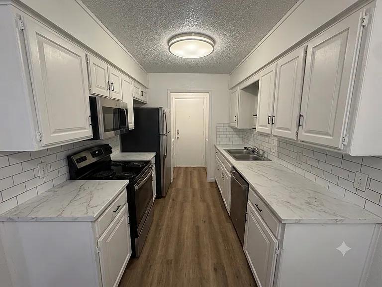 1140 Landsdale Ln #1140 — Photo 8