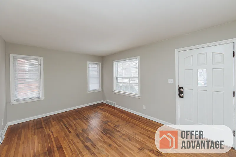 3 bed, 1.0 bath, 1100 sqft, $1,400 — Photo 3