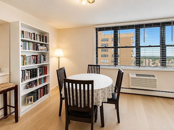 4th image of 6325 N Sheridan Rd APT 2106