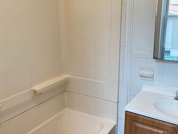 5th image of 1 Catherine St #2