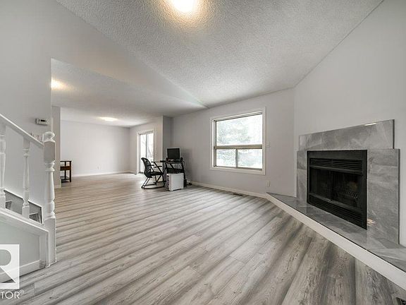 3rd image of 1877 Mill Woods Rd E