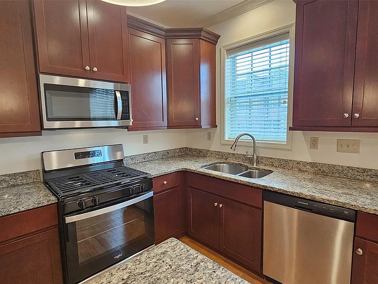 313 Canter Ct — Photo 11