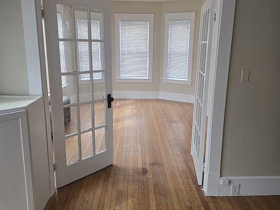 5th image of 399 Maple St APT 2