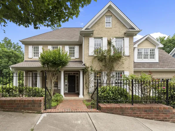 210 Glenhaven Dr, Chapel Hill, NC 27516
