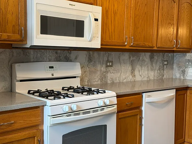 2 bed, 2.5 bath, 1482 sqft, $1,950 — Photo 3