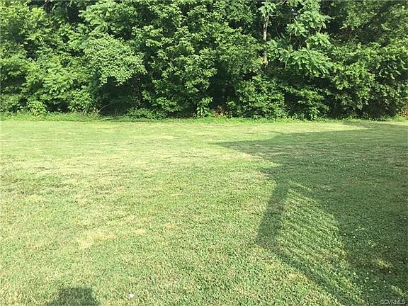 2nd image of 924 Winding Trail Ln