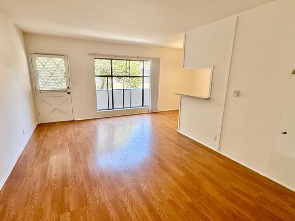 11511 Rochester Ave APT 17, Los Angeles, CA 90025