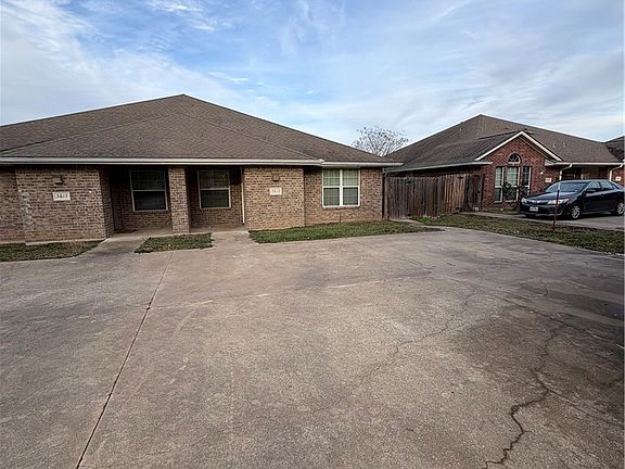 2nd image of 3819 Oldenburg Ln