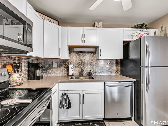 2nd image of 111 Dekoven Drive #609