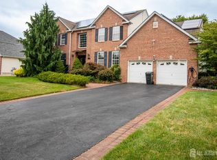 28 Mitchell Dr, Monroe Township, NJ 08831
