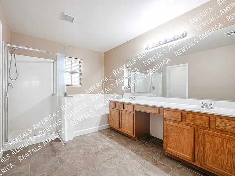 4563 E Oxford Ln — Photo 41