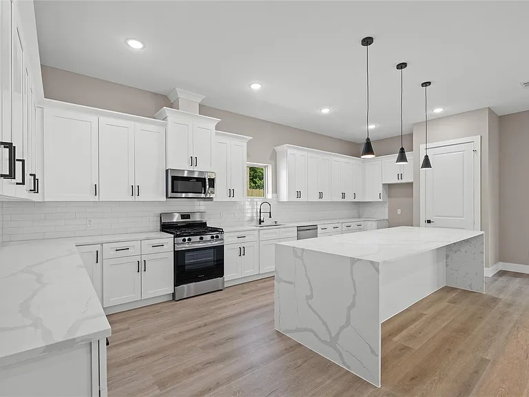 2618 Liguria Ln — Photo 9