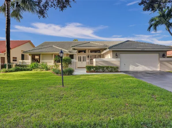 5280 NW 89th Dr, Coral Springs, FL 33067