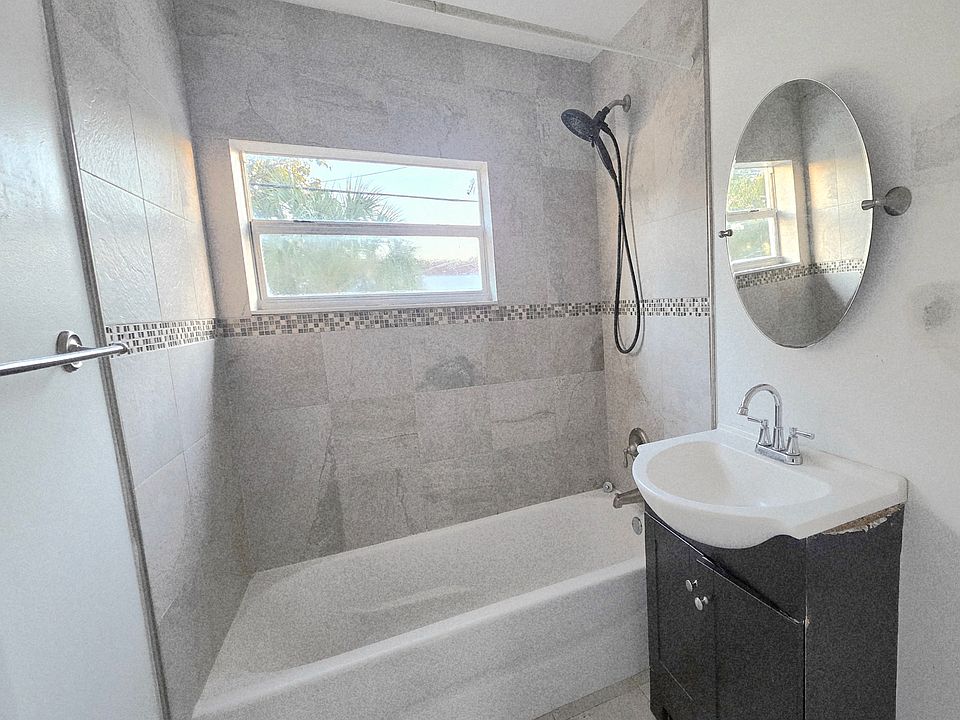 1st image of 250 NE 51st St #250