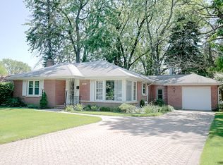 1401 Robinhood Ln, La Grange Park, IL 60526