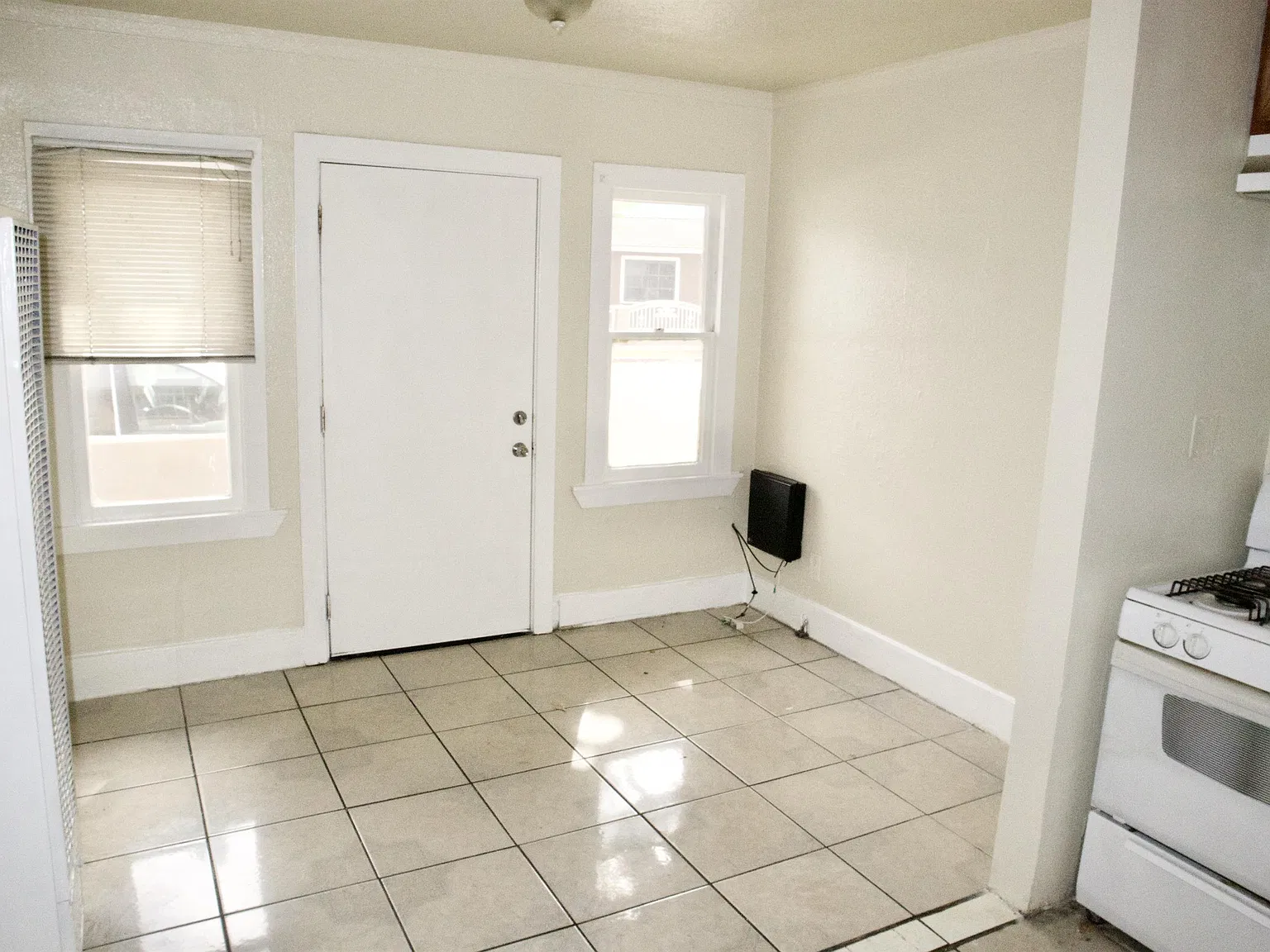 1183-1189 N Loma Vista, Long Beach - 1187 — Photo 2