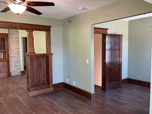 3rd image of 832 W Iglehart Ave