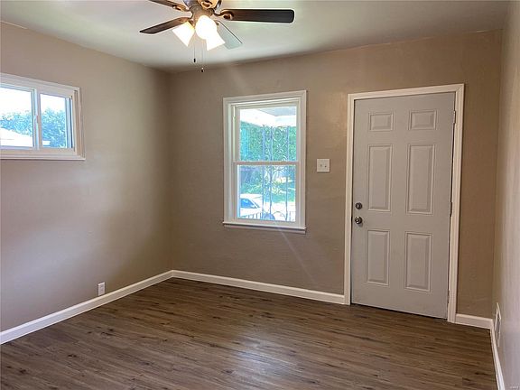 3rd image of 815 Pardella Ave