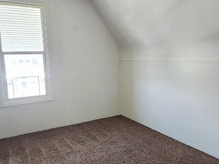 224 Catherine St — Photo 18