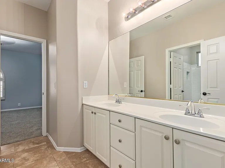 1211 E Desert Flower Ln — Photo 32